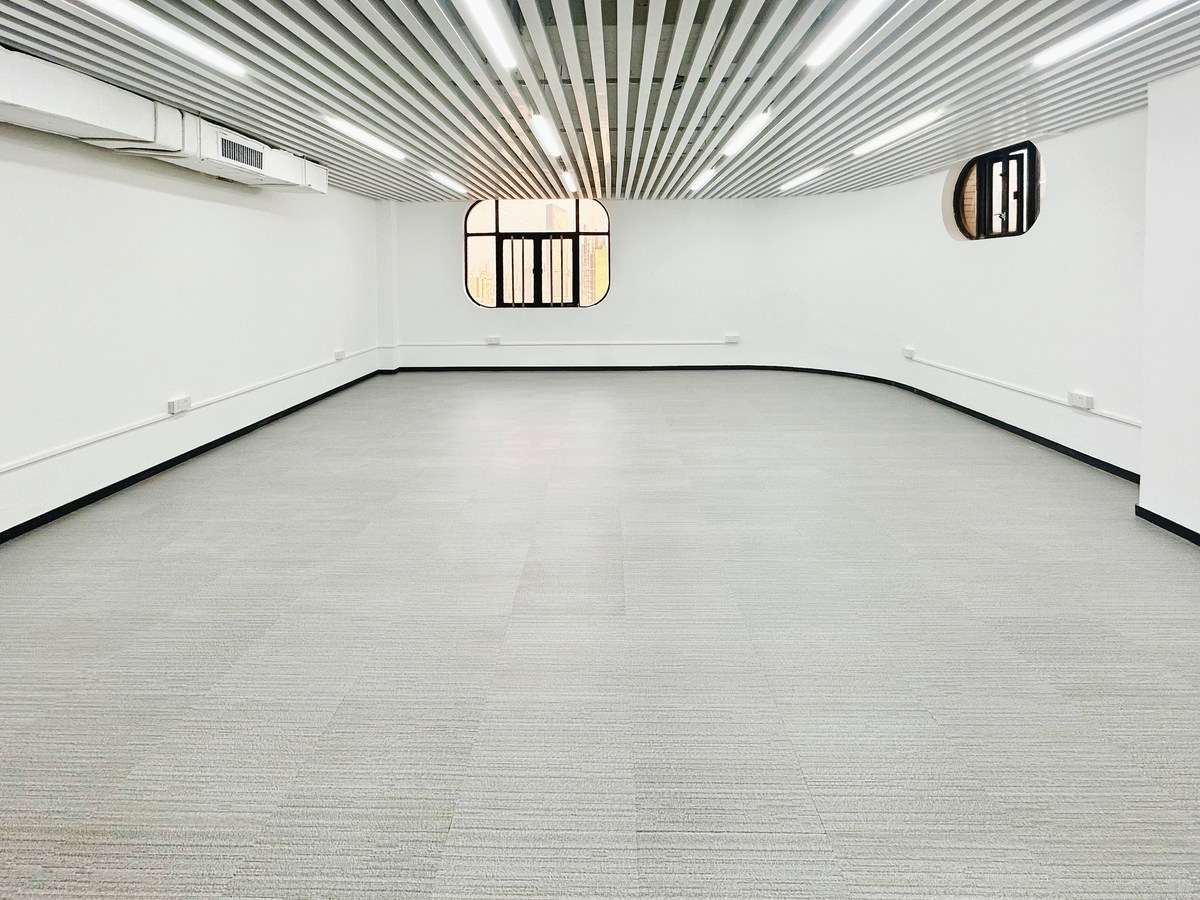 18人间132㎡带窗精品办公室