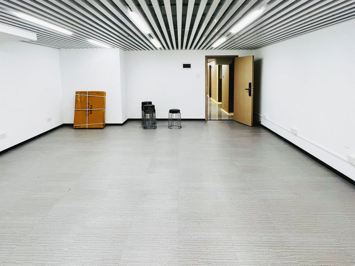 15人间85㎡带窗精品办公室