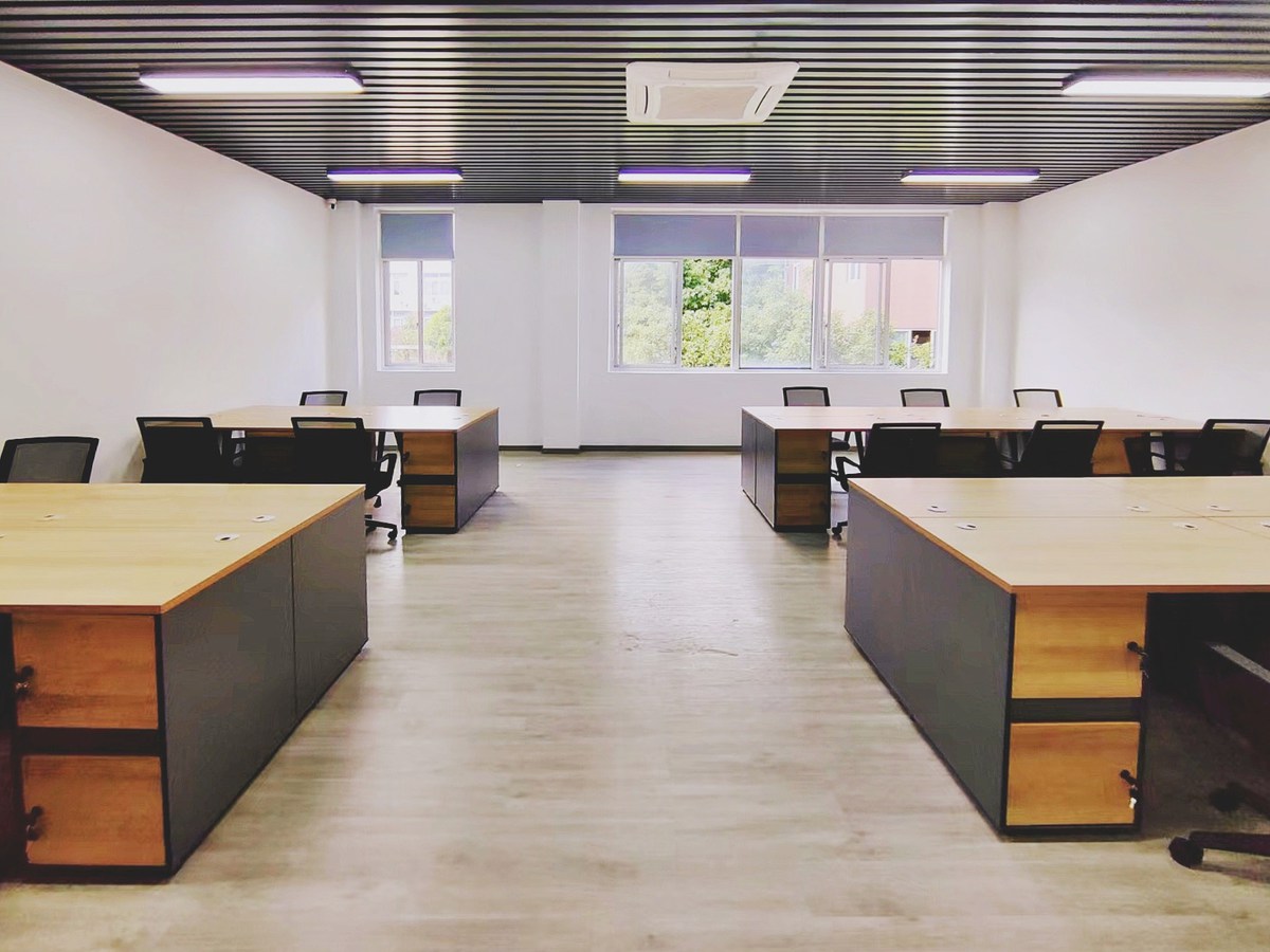 白云区御丰广场12人间精品带窗办公室