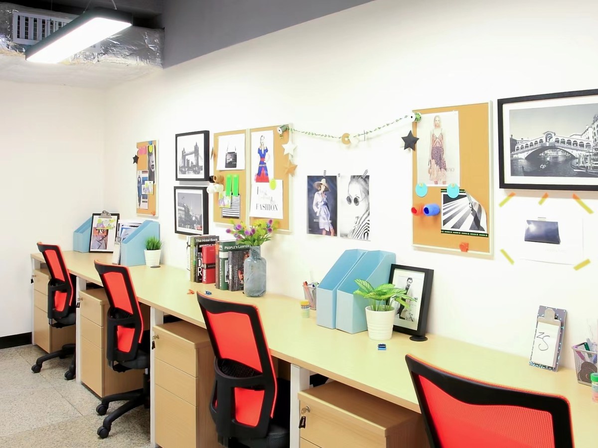 4人间中庭办公室