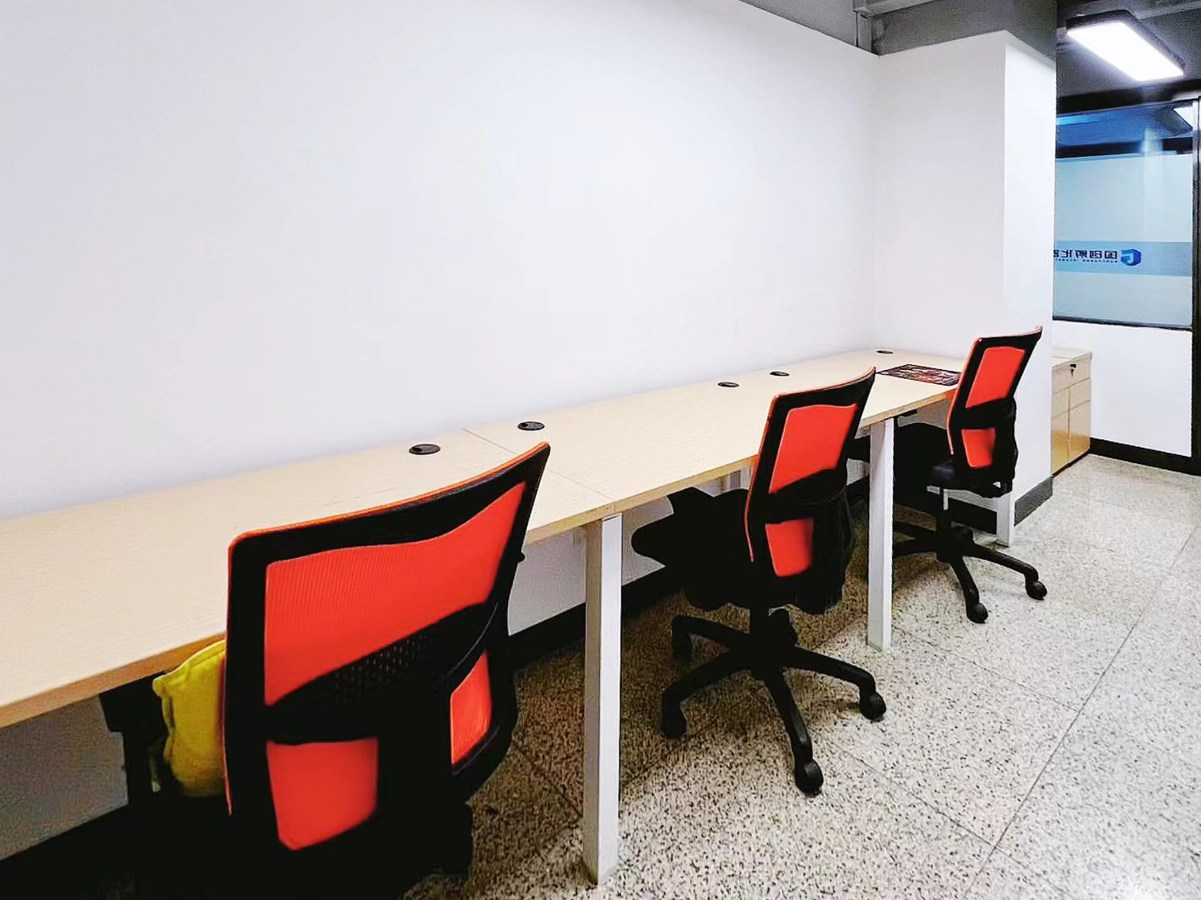 3人间中庭办公室