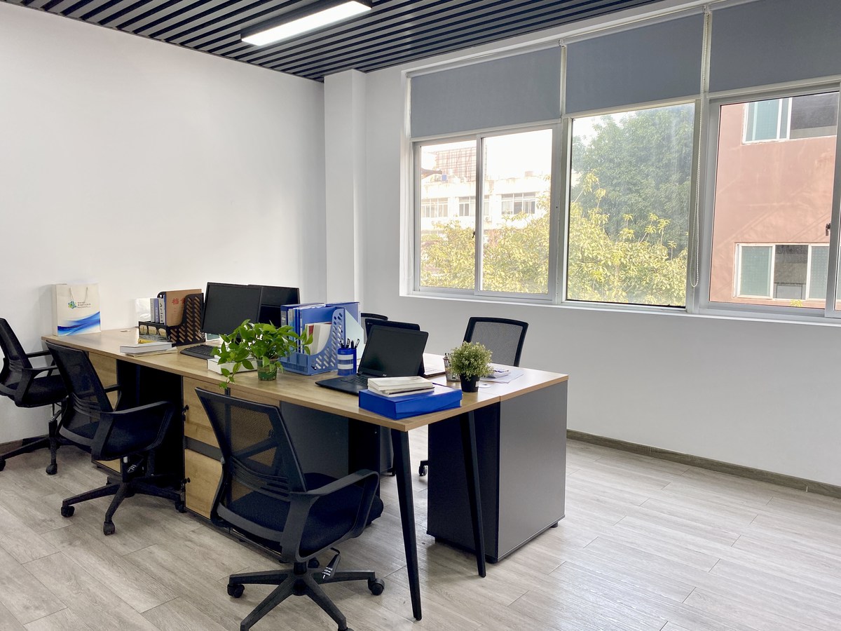 白云区御丰广场9人间精品带窗办公室