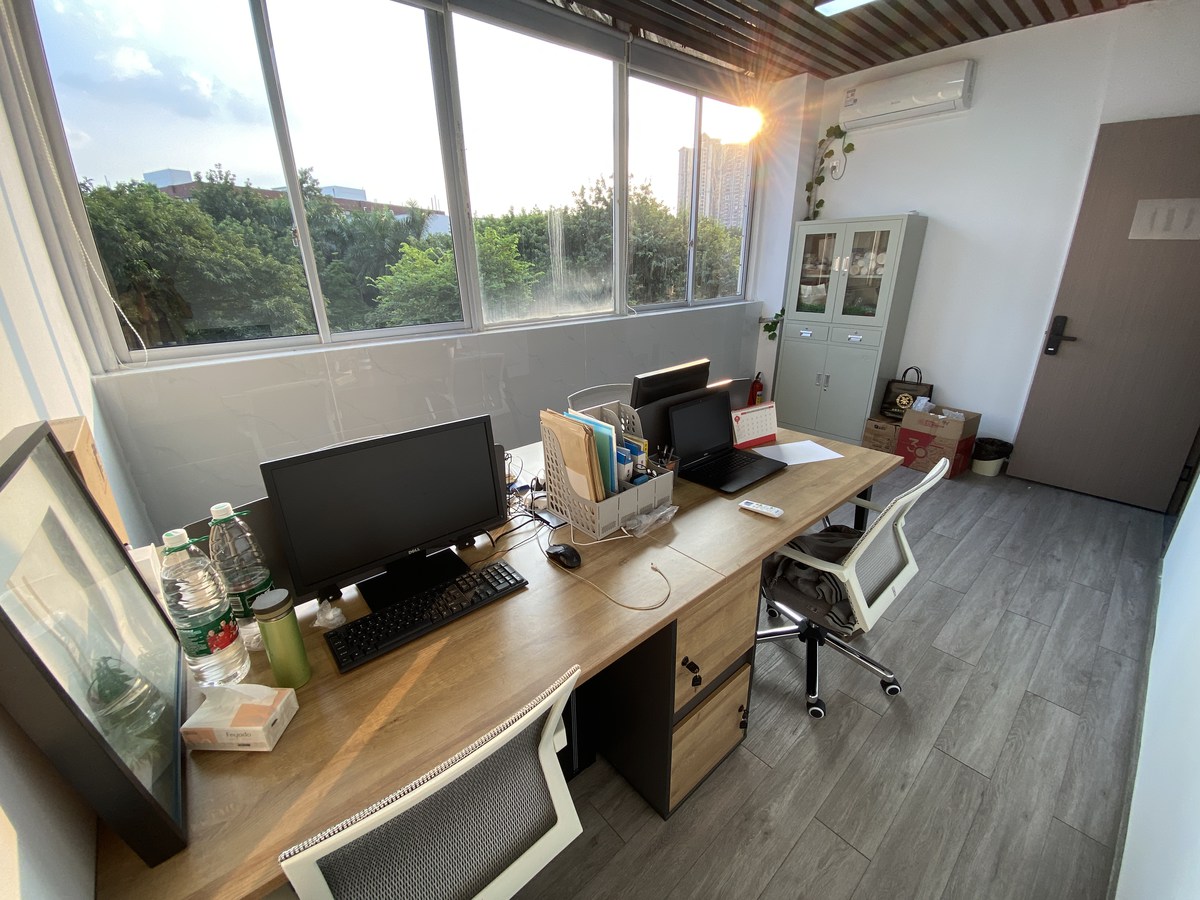 白云区御丰广场8人间精品带窗办公室