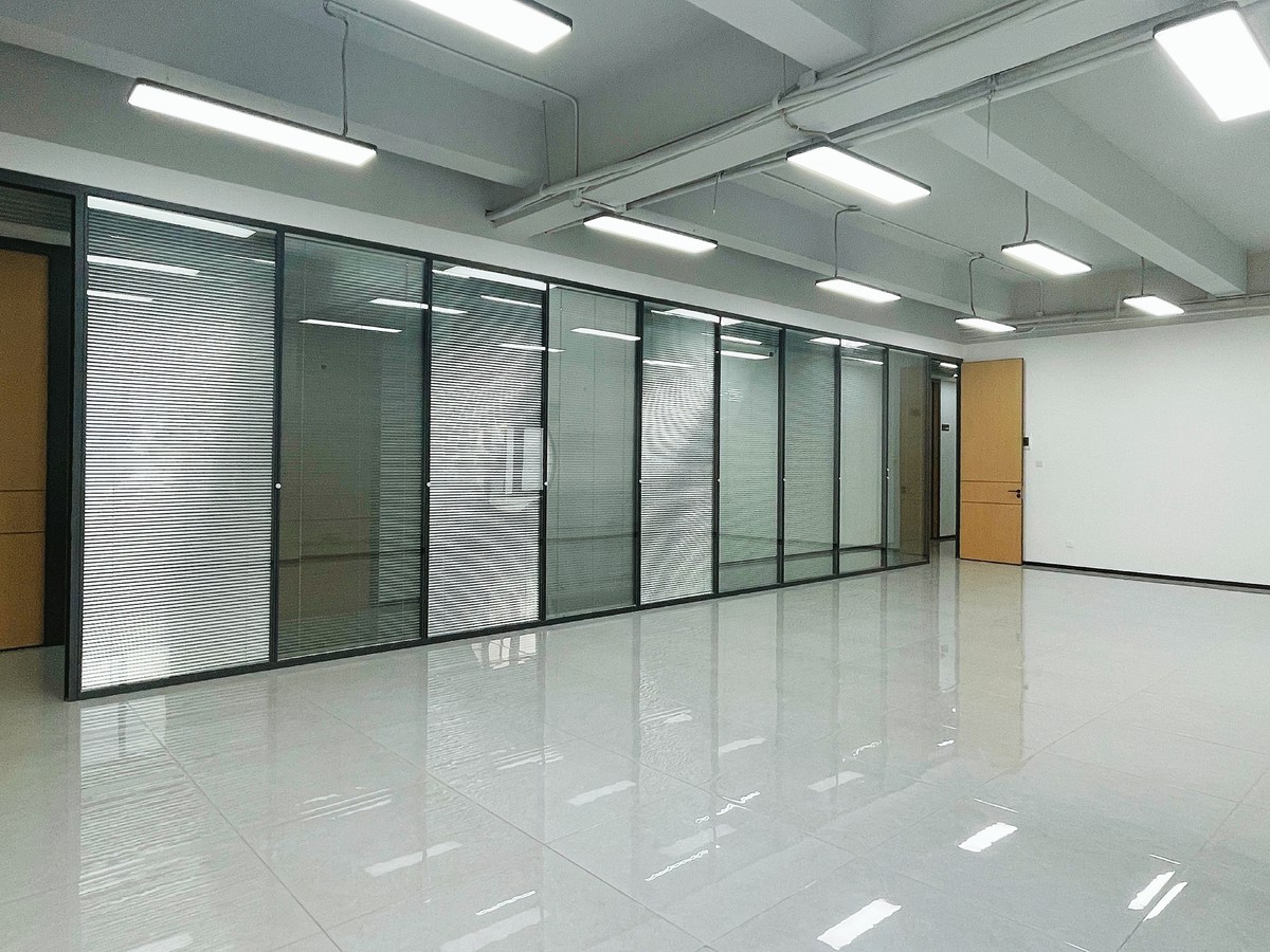 Newwork天河粤安超大30人间办公室